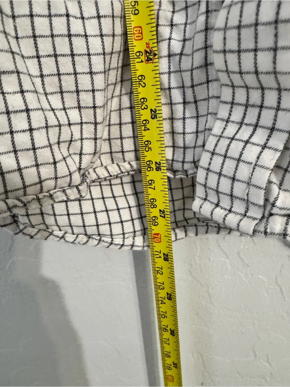 👕Banana Republic Woven White/Black Check Button-Up Collared LS Standard Fit M